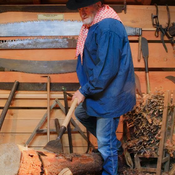 Les outils anciens de menuiserie : plongée dans l'histoire des artisans du  bois