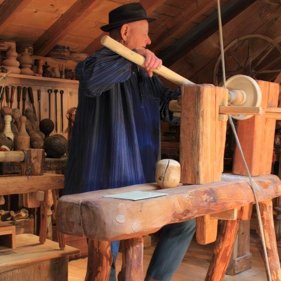 Les outils anciens de menuiserie : plongée dans l'histoire des artisans du  bois